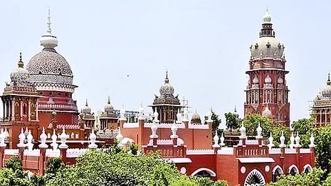 தமிழக கல்வி நிறுவனங்களில் வர்த்தக கண்காட்சி நடத்த அனுமதி வழங்குவதற்கு எதிராக பொது நல வழக்கு