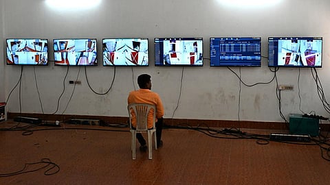 வாக்குப்பதிவு இயந்திரம் உள்ள பாதுகாப்பு அறைகளில் கூடுதல் சிசிடிவி கேமராக்கள்: ஐகோர்ட்டில் தேர்தல் ஆணையம் தகவல்