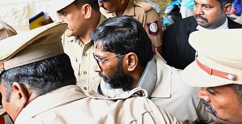 சவுக்கு சங்கரை வேறு சிறைக்கு மாற்ற பரிசீலிக்குமாறு சிறைத் துறைக்கு உயர் நீதிமன்றம் உத்தரவு