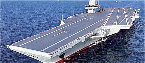 சீனாவின் புதிய விமானம் தாங்கி போர்க்கப்பல் ஃபியூஜியன்.