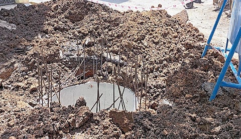 தேனாம்பேட்டை மண்டலம், 109-வது வார்டு, சூளைமேடு - திருவள்ளுவர்புரம் 2-வது தெருவின் மையப் பகுதியில் பதிக்கப்பட்டுள்ள மெஷின் ஹோல். படங்கள்: டி.செல்வகுமார்