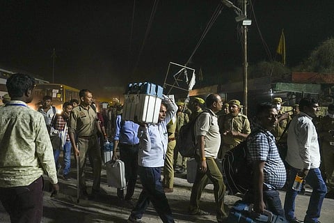 4-ம் கட்ட தேர்தலில் 63% வாக்கு பதிவு: ஆந்திரா, மேற்குவங்கத்தில் வன்முறை; துப்பாக்கிச்சூடு