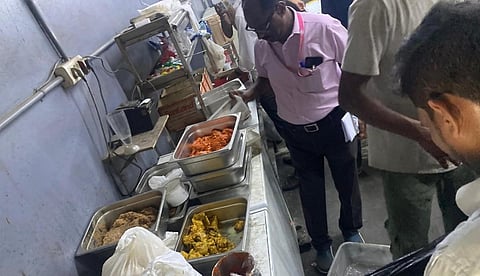 பழைய உணவு வகைகள் விற்பனை: தூத்துக்குடியில் பிரபல பிரியாணி கடையின் உரிமம் தற்காலிக ரத்து