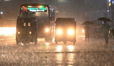 தமிழகத்தில் கனமழைக்கு வாய்ப்பு: முன்னெச்சரிக்கை நடவடிக்கை எடுக்க 26 மாவட்ட ஆட்சியர்களுக்கு உத்தரவு