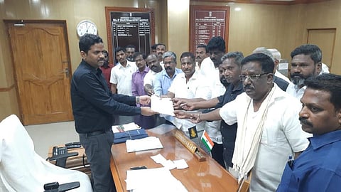 கோயில் சொத்தை மீட்க புதுச்சேரி ஆட்சியரிடம் சுயேட்சை எம்எல்ஏ மனு