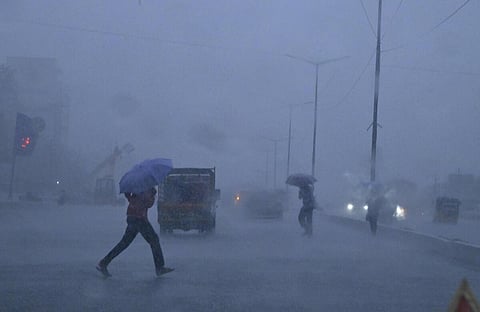 செய்தித் தெறிப்புகள் @ மே 16: கனமழை எச்சரிக்கை முதல் தென் ஆப்பிரிக்க கிரிக்கெட் சர்ச்சை வரை