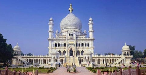 ஆக்ராவில் தாஜ்மகாலுக்கு சவாலாக வெள்ளை பளிங்கு கற்களால் கட்டப்பட்ட ‘சோமி பாக்’ திறப்பு