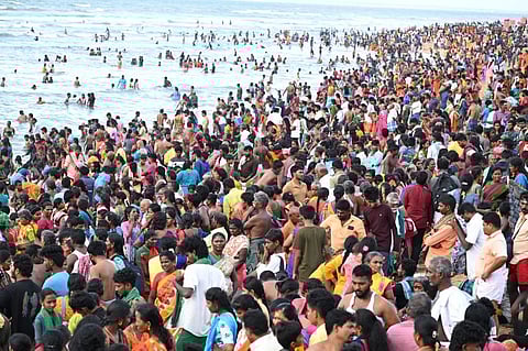 வைகாசி விசாகத் திருவிழா: திருச்செந்தூரில் லட்சக்கணக்கான பக்தர்கள் சுவாமி தரிசனம்