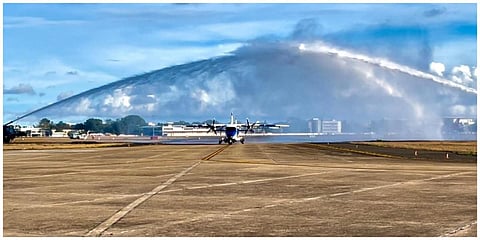 இந்தியக் கடலோர காவல்படையில் சேர்க்கப்பட்டுள்ள ‘டோர்னியர்-228’ ரக விமானங்களுக்கு பாரம்பரிய முறைப்படி தண்ணீர் பீய்ச்சி அடித்து வரவேற்பு அளிக்கப்பட்டது.