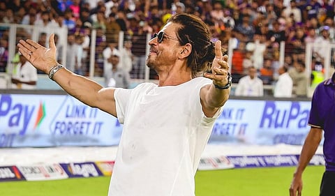 ஹீட் ஸ்ட்ரோக் காரணமாக நடிகர் ஷாருக் கான் மருத்துவமனையில் அனுமதி