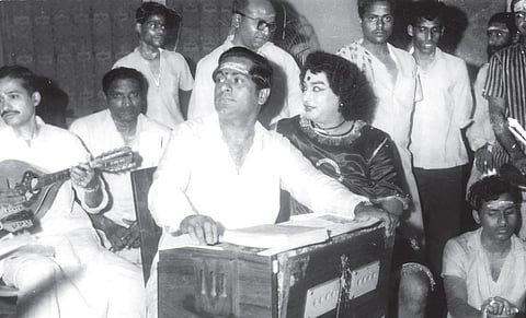 பாட்டுக்கு மெட்டா மெட்டுக்குப் பாட்டா? - 04: இசையும் வரிகளும் இணைந்தால்!