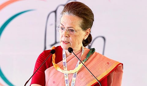 டெல்லிவாசிகளின் ஒவ்வொரு வாக்கும் ஜனநாயகத்தை பாதுகாக்கும்: சோனியா காந்தி உருக்கம்