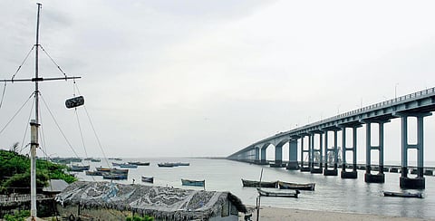 தமிழகத்தில் 9 துறைமுகங்களில் ஒன்றாம் எண் புயல் எச்சரிக்கை கூண்டு ஏற்றம்