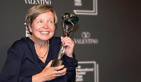 புக்கர் பரிசு: கைரோஸ் | இணைந்த ஜெர்மனி, இணையாத இதயங்கள்