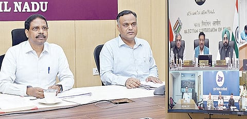 வாக்கு எண்ணிக்கை ஏற்பாடுகள் குறித்து இந்திய தலைமை தேர்தல் ஆணையர் ராஜீவ்குமார் தலைமையில் நேற்று காணொலி வாயிலாக ஆலோசனை கூட்டம் நடைபெற்றது. இதில், சென்னை தலைமைச் செயலகத்தில் இருந்து தமிழக தலைமை தேர்தல் அதிகாரி சத்யபிரத சாஹு, கூடுதல் அதிகாரி சங்கர்லால் குமாவத், இணை அதிகாரி ஸ்ரீ காந்த் ஆகியோர் பங்கேற்றனர்.