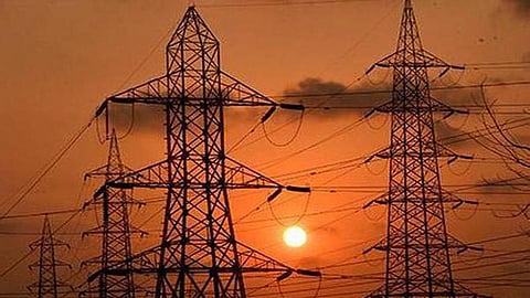 வெளிச்சந்தையிலிருந்து பெறும் மின்சாரத்துக்கு கூடுதல் வரி விதிப்பை கைவிடுக: ஓபிஎஸ்