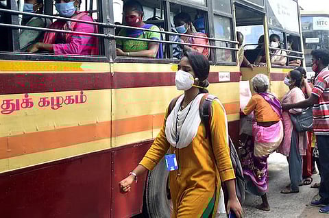 நெல்லை: உரிய நிறுத்தத்தில் நிற்காத அரசுப் பேருந்து: நடத்துநர், மேலாளருக்கு ரூ.18,000 அபராதம்