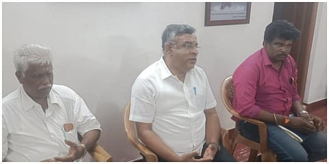 கோவையில் நடந்த இந்து முன்னணி செயற்குழுக்கூட்டத்தில் மாநில பொதுச்செயலாளர் ஜே.எஸ்.கிஷோர்குமார் உள்ளிட்டோர் கலந்துகொண்டனர்