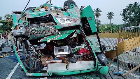 விபத்துக்குள்ளான வாகனம்