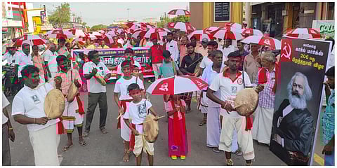 திருவண்ணாமலையில் காரல் மார்க்ஸ் பிறந்தநாள் விழாவையொட்டி நடந்த செங்குடை பேரணி.