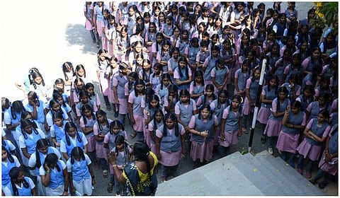 பள்ளி மாணவர்கள்