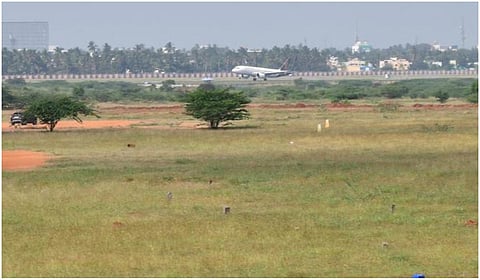 டயர் பஞ்சர்: கோவையில் இருந்து ஷார்ஜா செல்லும் விமானம் புறப்படுவது 14 மணி நேரம் தாமதம்