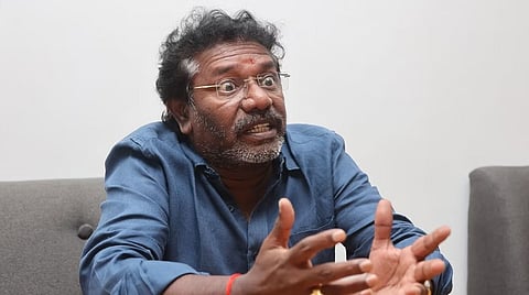 நடிகர் கருணாஸின் கைப்பையில் இருந்த 40 துப்பாக்கி குண்டுகள் - சென்னை விமான நிலையத்தில் பரபரப்பு