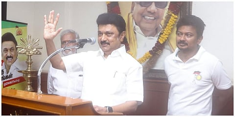 திமுக கூட்டணியின் வெற்றியை தொடர்ந்து, சென்னை அறிவாலயத்தில் செய்தியாளர்களை நேற்று சந்தித்த முதல்வர் ஸ்டாலின். உடன், அமைச்சர் உதயநிதி.