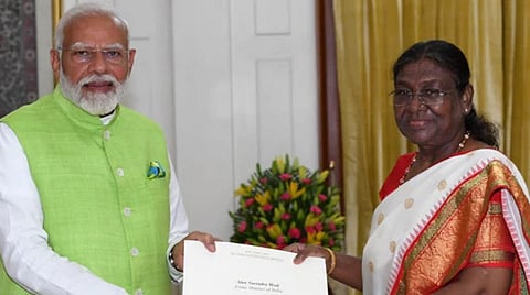 பிரதமர் பதவியில் இருந்து மோடி ராஜினாமா: 3-வது முறையாக ஜூன் 8-ல் பதவியேற்பு