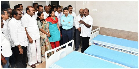 பொள்ளாச்சி அரசு மருத்துவமனையில் உள் நோயாளிகள் பிரிவு கட்டண அறையை அமைச்சர் மா.சுப்பிரமணியம் திறந்து வைத்து பார்வையிட்டார்.