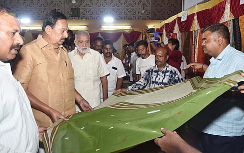 சின்னாளப்பட்டியில் ரூ.2 கோடி மதிப்பீட்டில் கைத்தறி பூங்கா திறப்பு