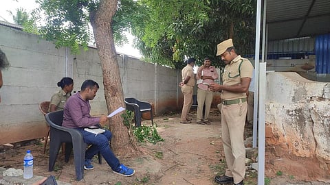 வாசனை திரவிய நிறுவனத்தில் பதுக்கி வைக்கப்பட்டிருந்த 6 டன் சந்தன துகள்கள், கட்டைகள் பறிமுதல்