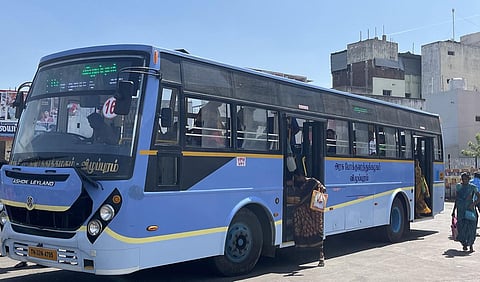 விழுப்புரத்திலிருந்து இயக்கப்பட்ட தானியங்கி கதவுகள் பொறுத்தப்பட்ட நகர பேருந்து.