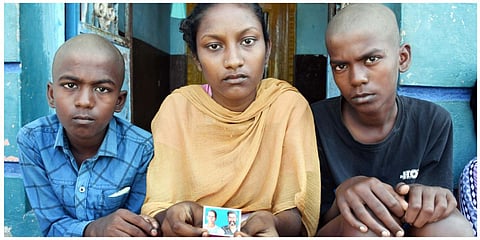 கள்ளக்குறிச்சி கருணாபுரத்தைச் சேர்ந்த கோகிலா, ஹரிஷ் மற்றும் ராகவன் | படம்: எம்.சாம்ராஜ்