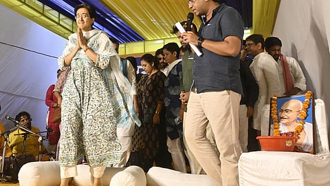 உண்ணாவிரத போராட்டத்தில் ஈடுபட்டுள்ள ஆதிஷி