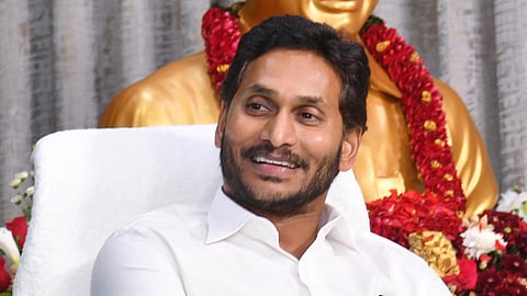 கட்சியை கலைத்துவிட்டு காங்கிரஸில் இணைகிறாரா ஜெகன்? - பெங்களூருவில் டி.கே.சிவக்குமாரிடம் பேச்சுவார்த்தை