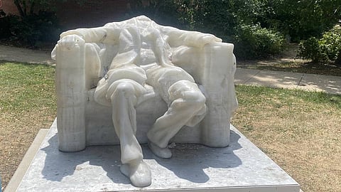 உருகும் ஆபிரகாம் லிங்கனின் மெழுகு சிலை