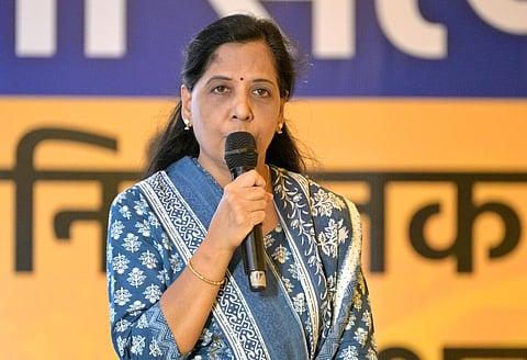 கேஜ்ரிவால் விடுதலைக்கு எதிராக முழு அமைப்பும் முயல்வது சர்வாதிகாரம்: சுனிதா குற்றச்சாட்டு