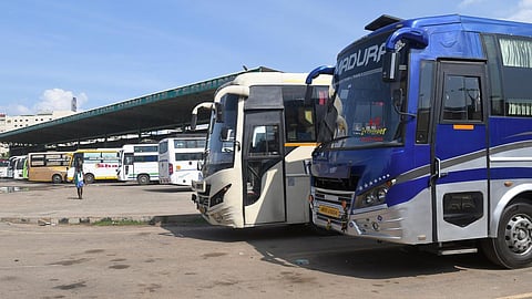 ‘ஆம்னி’ வெளிமாநில பதிவு எண் விவகாரம்; தமிழக அரசின் உத்தரவுக்கு உச்ச நீதிமன்றம் இடைக்கால தடை