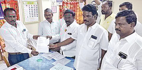 விக்கிரவாண்டி வாக்காளர் பட்டியலில் இறந்தவர்களின் பெயர்களை நீக்க வேண்டும்: பாமக தரப்பில் மனு