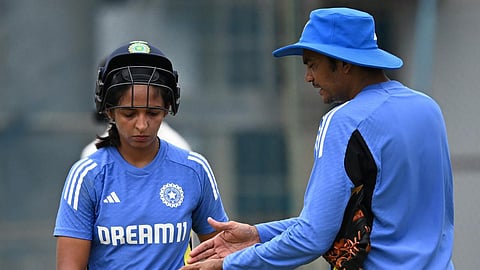 சென்னை சேப்பாக்கம் மைதானத்தில் பயிற்சியில் ஈடுபட்ட இந்திய மகளிர் கிரிக்கெட் அணியினர். படங்கள்:எஸ்.சத்தியசீலன்