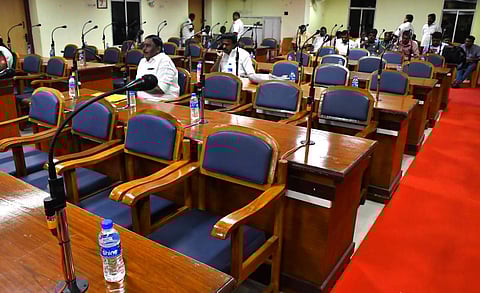 மேயருக்கும், திமுக கவுன்சிலர்களுக்கும் பனிப்போர்: நெல்லை மாநகராட்சி கூட்டம் ஒத்திவைப்பு