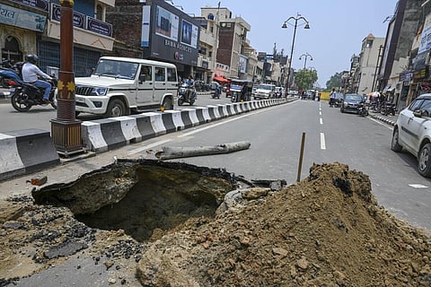 ராமர் பாதையில் பள்ளங்கள் - 6 அதிகாரிகள் பணியிடை நீக்கம்; உ.பி. அரசு உத்தரவு
