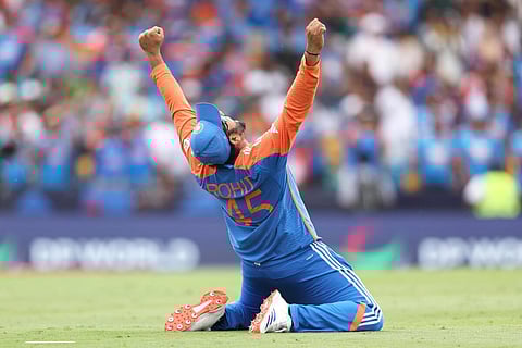 கபில்தேவ், தோனி வரிசையில் உலகக் கோப்பையை வென்று கொடுத்த ரோகித்தின் கேப்டன்சி - ஒரு பார்வை