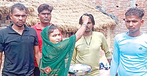 18 ஆண்டுகளுக்கு பிறகு திரும்பி வந்த அண்ணன் பால்கோவிந்துக்கு ஆரத்தி எடுத்து திலகமிட்டு வரவேற்ற தங்கை ராஜ்குமாரி.