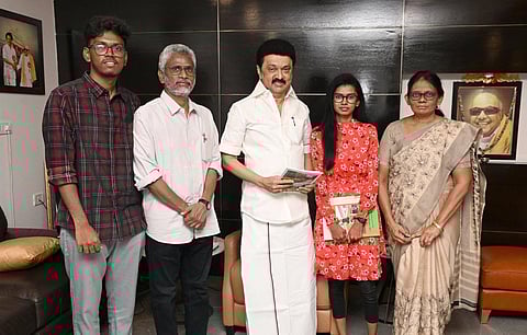 மதுரை காசநோய் மருத்துவமனை சிறந்து விளங்க காரணமான மருத்துவர் காந்திமதிநாதனை அழைத்து பாராட்டிய முதல்வர் ஸ்டாலின்