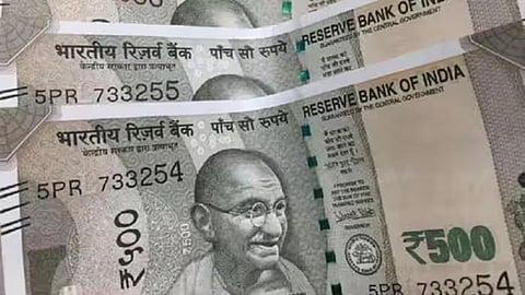 தந்தையின் மருத்துவ செலவுக்காக வங்கியில் சுங்கத் துறை ஆய்வாளர் செலுத்திய பணத்தில் கள்ள நோட்டுகள்: போலீஸார் தீவிர விசாரணை