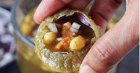 புற்றுநோய் அபாயம் இருப்பதால் பானி பூரியை தடை செய்ய கர்நாடக மாநில அரசு திட்டம்