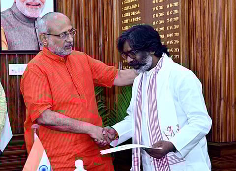 பதவியேற்க ஆளுநர் அழைப்பு: மீண்டும் ஜார்க்கண்ட் முதல்வராகிறார் ஹேமந்த் சோரன்