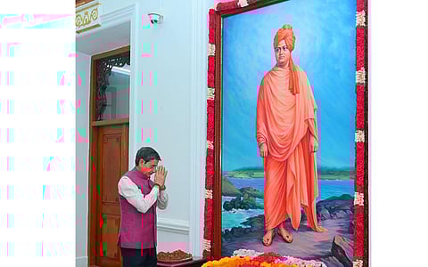 வளர்ச்சி அடைந்த பாரதத்தை நனவாக்குவோம்: விவேகானந்தர் நினைவு நாளில் ஆளுநர் புகழஞ்சலி